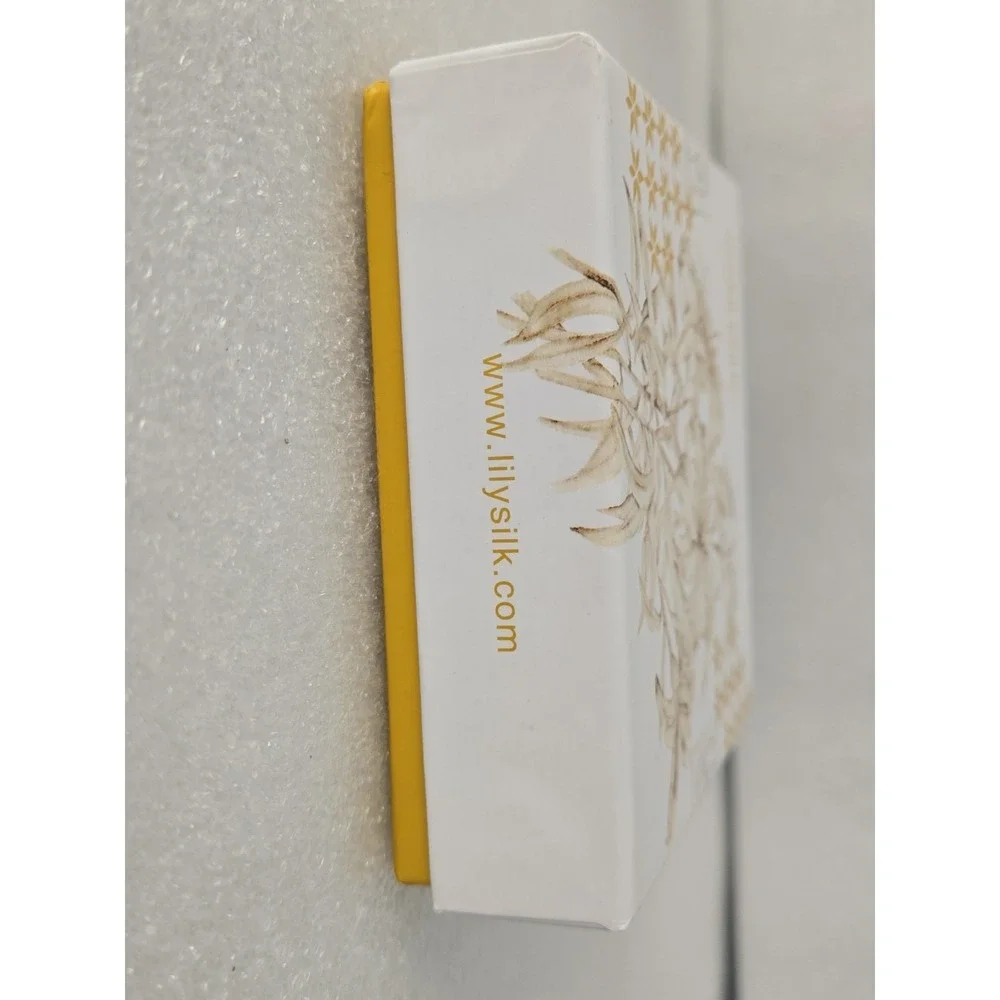 LilySilk Apple Watch band Silk scrunchies New In Gift Box 38/40 Mm Set Of 2